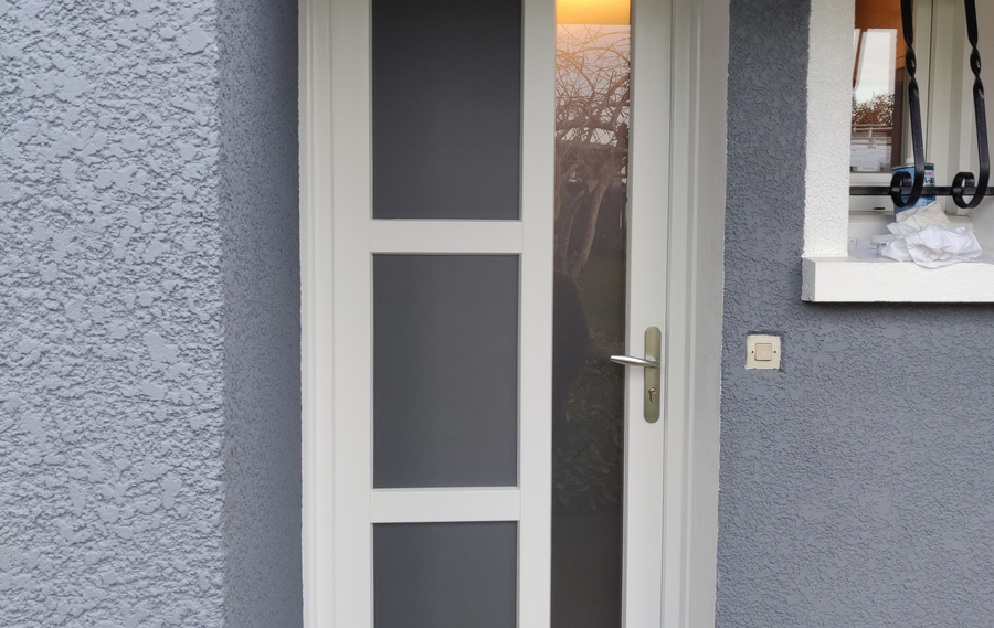 Notre gamme de portes d'entr&eacute;e en PVC CLASSIQUE et PVC CONTEMPORAINE &agrave;&nbsp;POISSON